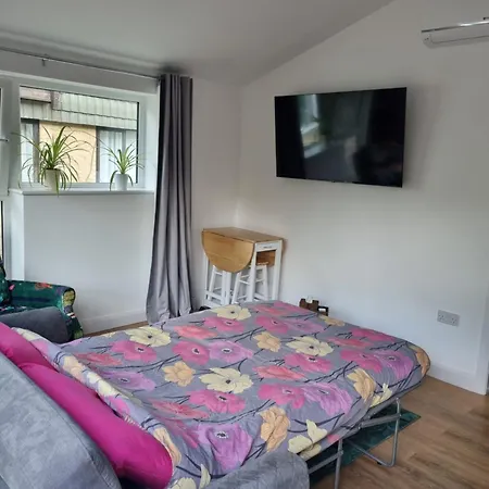 Private And Peaceful Space With Free Parking Baildon Exterior photo