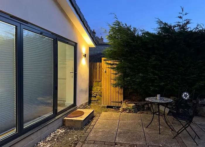 Private And Peaceful Space With Free Parking