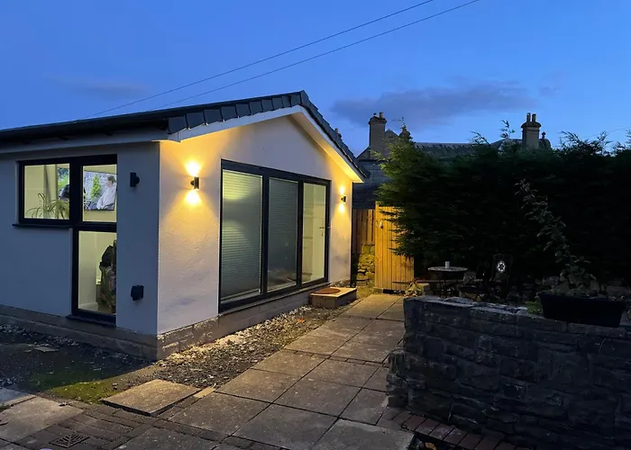 Private And Peaceful Space With Free Parking