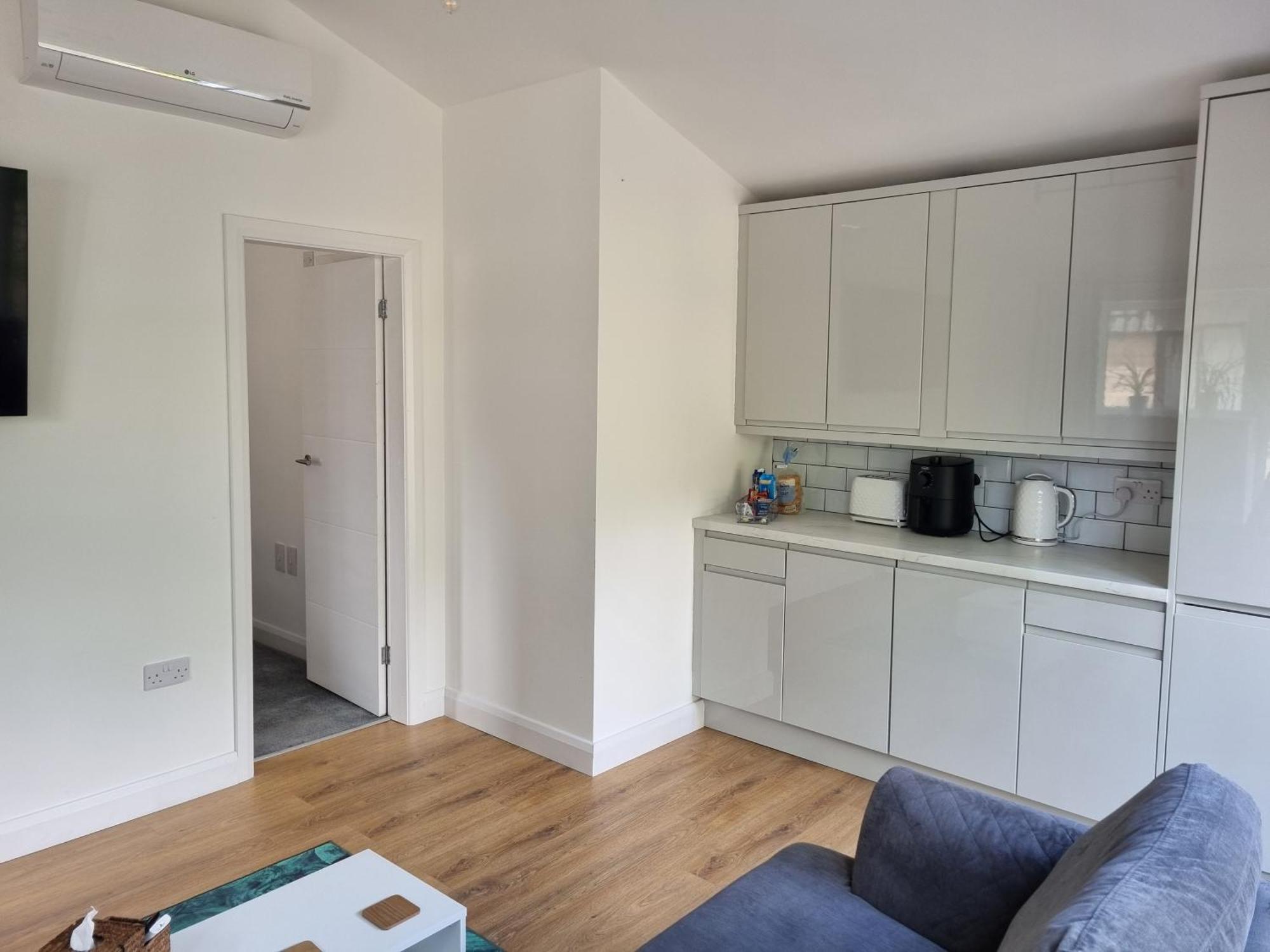 Private And Peaceful Space With Free Parking *